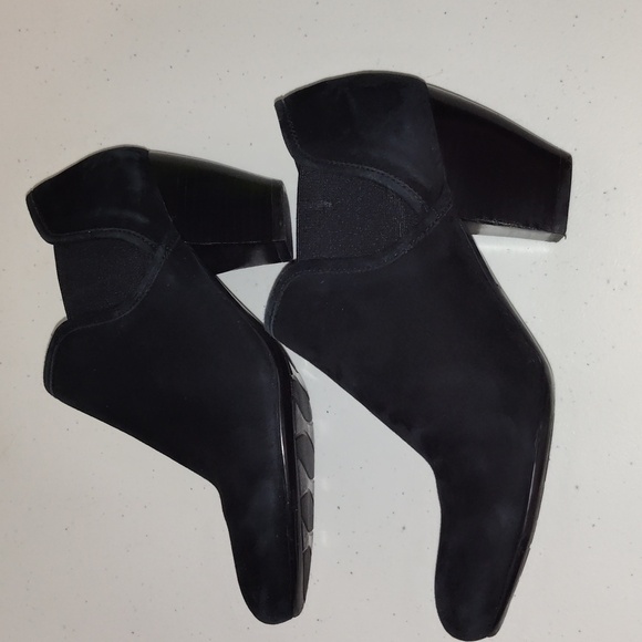 VANELi Women’s Black Suede Ankle Booties Size 7 1/2 - Picture 4 of 10